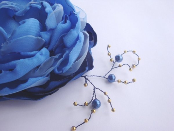 Brooch-flower. Blue with a sprig 2
