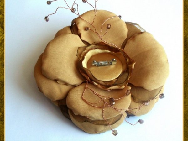Brooch-flower. Fawn with solar AKMENĖLIAI 3