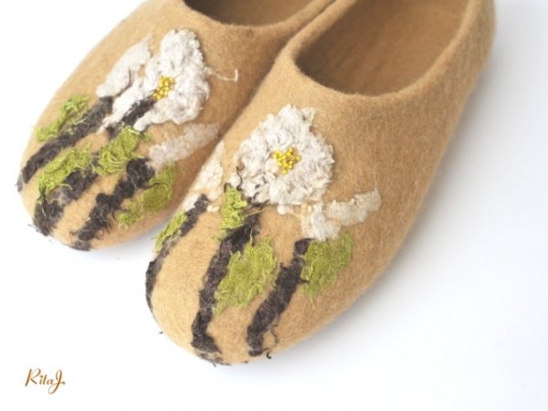 Veltos šlepetės ZIEDAI/Felted slippers 3