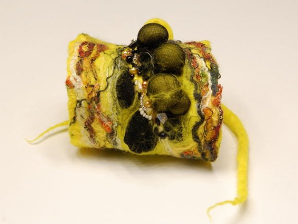 Extraordinary yellow bracelet 2