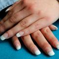In French manicure gel - Nail art - drawing