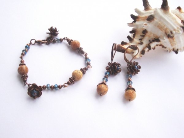 Bracelet and earrings with roses 2