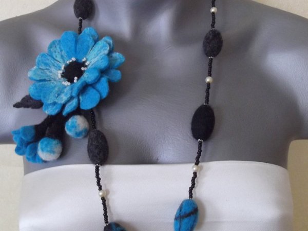 Turquoise flower - Necklaces