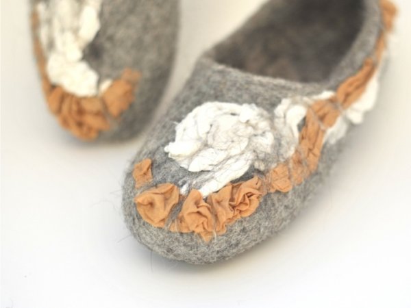 Tapukai felted wool with a dog - Shoes & slippers