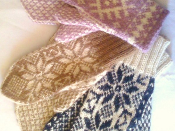 gloves snowflakes 3