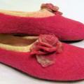 With pink roses - Shoes & slippers - felting