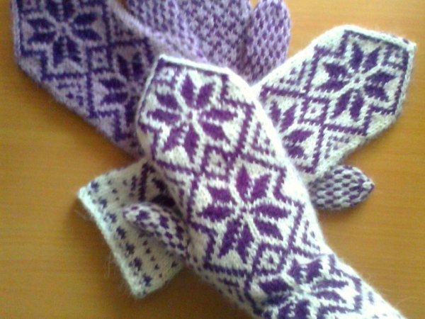 patterned gloves 2