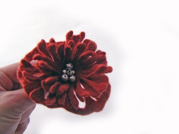 Felted flower Red 2