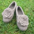 gray with roses - Shoes & slippers - felting