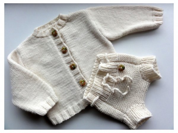 Woolen restrains walking around 2