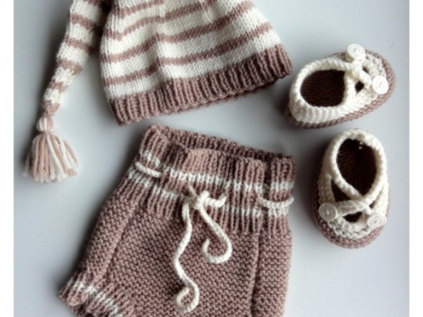 Woolen restrains walking around 2