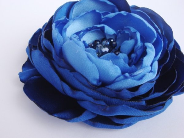 Flower - brooch decorated with beads 2