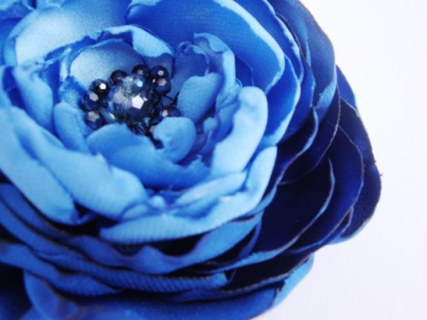 Flower - brooch decorated with beads 3