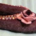 Bordeaux with roses - Shoes & slippers - felting