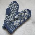 Patterned gloves made of wool - Gloves & mittens - knitwork