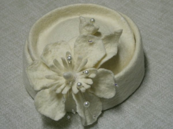 Kepuraite "Baltoji gulbe " 2