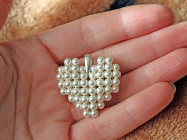 Weaved pearl heart 2
