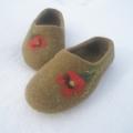 tobacco with poppy seeds - Shoes & slippers - felting