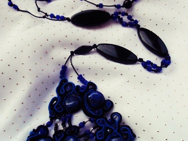 Melynasis verinys - Neck pendants