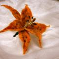 Sage " Lily " - Brooches - felting