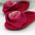 Cyclamen-colored slippers - Shoes & slippers - felting