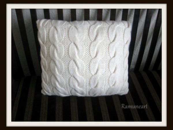 Knitted pagalvė_2 - Pillows