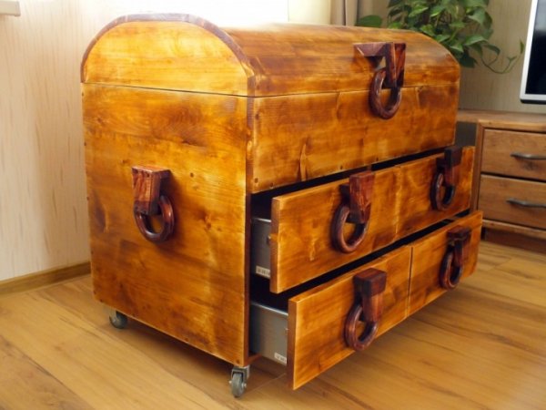 The ark-chest of drawers 2