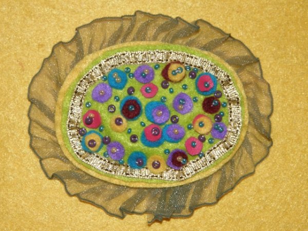 Taškuotoji II - Brooches
