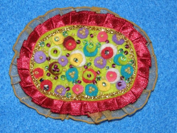 Taškuotoji IV - Brooches