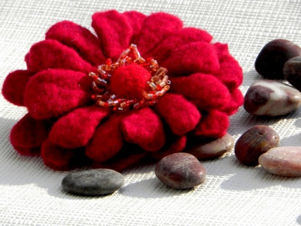 Felted merino wool red flowers. - Flowers