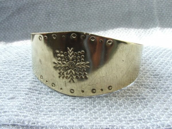 Žal. bracelet in writing. No bubbles with third - Metal products
