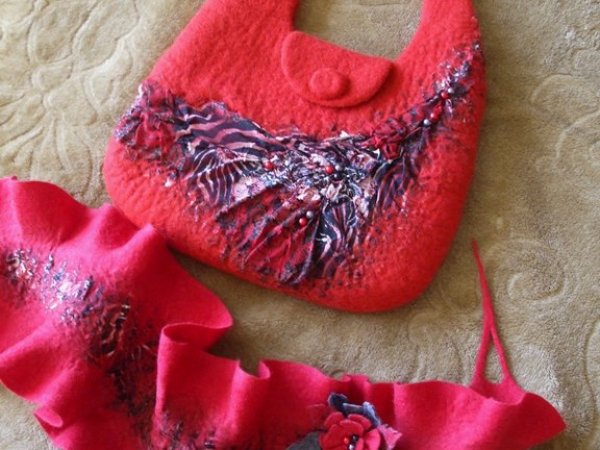 Red handbag - Handbags & wallets