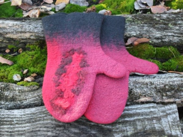 feminine felted red gloves - Gloves & mittens
