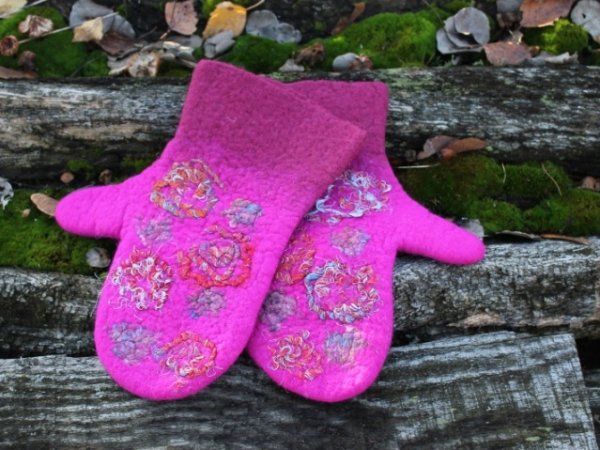 Feminine felted gloves " cyclamen " - Gloves & mittens
