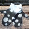 Felt Gloves for women " juodabalta " - Gloves & mittens - felting