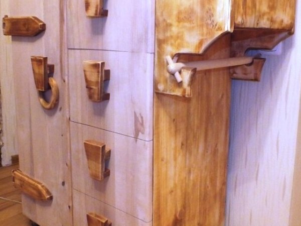 Kitchen cupboard 2