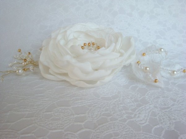 Rev- amazingly brooch bride 3