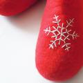 Slippers with snowflakes - Shoes & slippers - felting