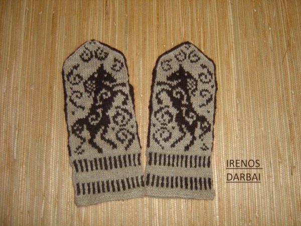 Knitted gloves 2