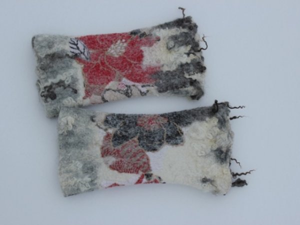 Felted wristlets flowery 2