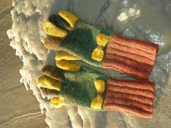 gloves with kukardom :) 2