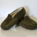 " Braunbär " - Shoes & slippers - felting