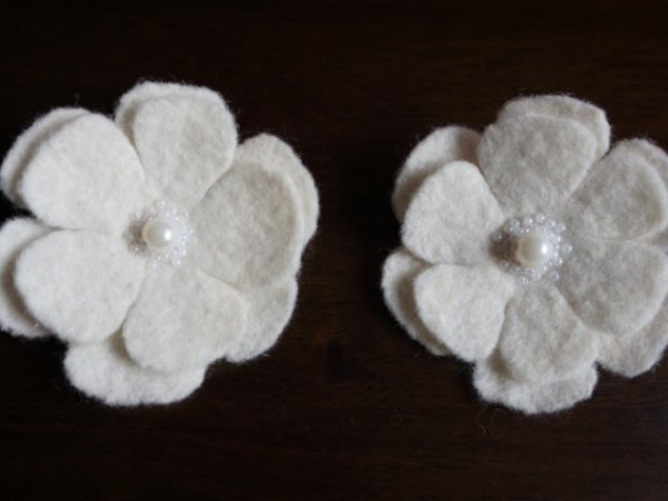 Felt-flower brooch - Flowers