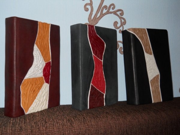" In the evening " Male " and " Sand band " - Leather articles