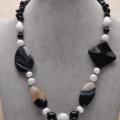 Necklace with onyx, agate, nephritis - Necklace - beadwork