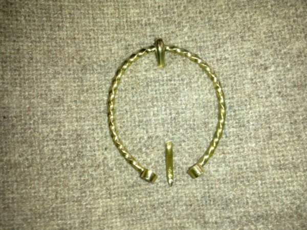 Pasaginė brooch 2