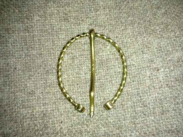 Pasaginė brooch 3