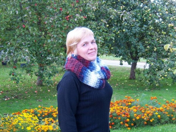 Annular waffle crocheted scarves 2