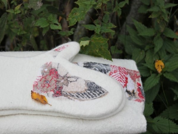 White felted gloves 2