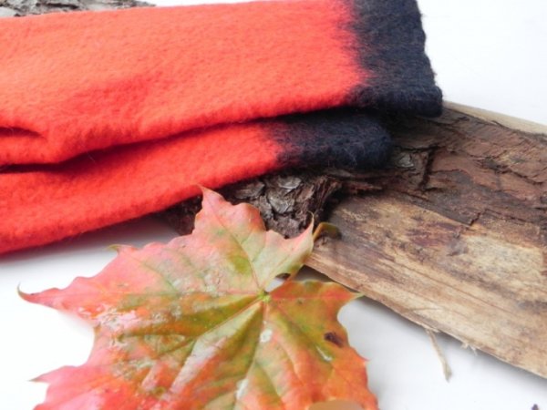 Felted red gloves 2